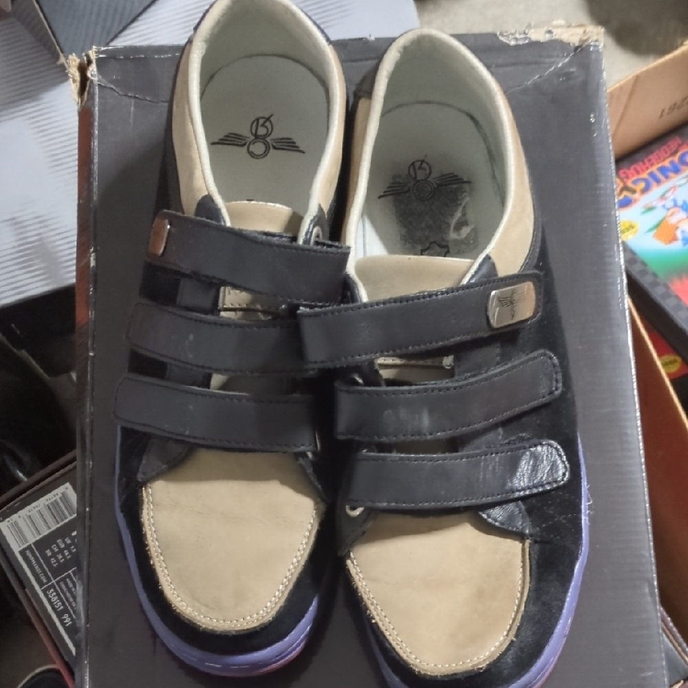 Men's creative rec Black and Tan Velcro Shoes